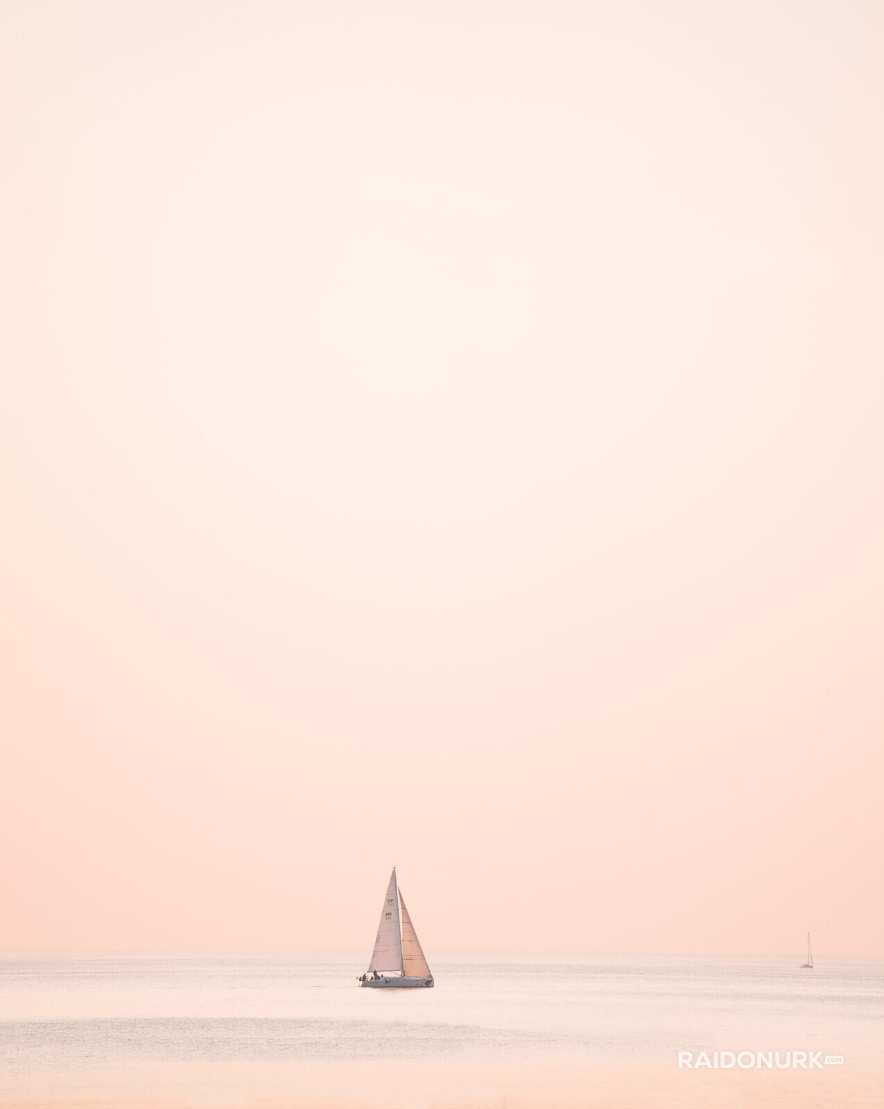 Roosa, meri, jaht, sea, yacht, summer, suvi, minimalism, sunset, päikeseloojang