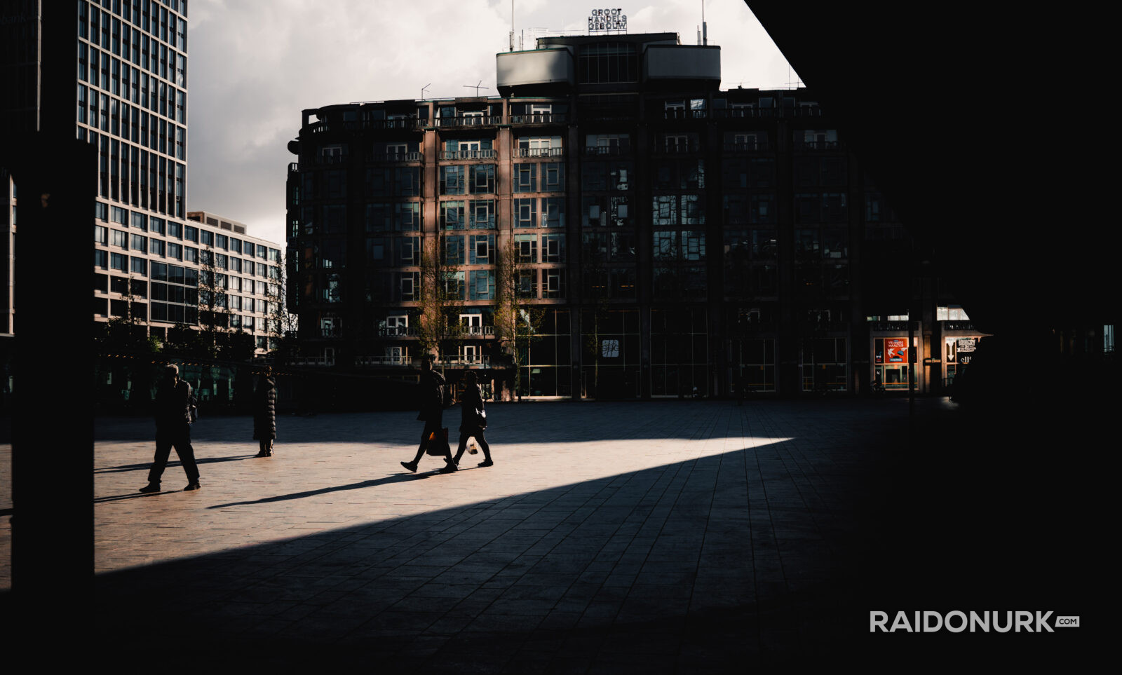 Rotterdam, Rotterdam Centraal, Visit Rotterdam, Rotterdam Central, Netherlands, Streetphotography, minimalism, street photography, shadows