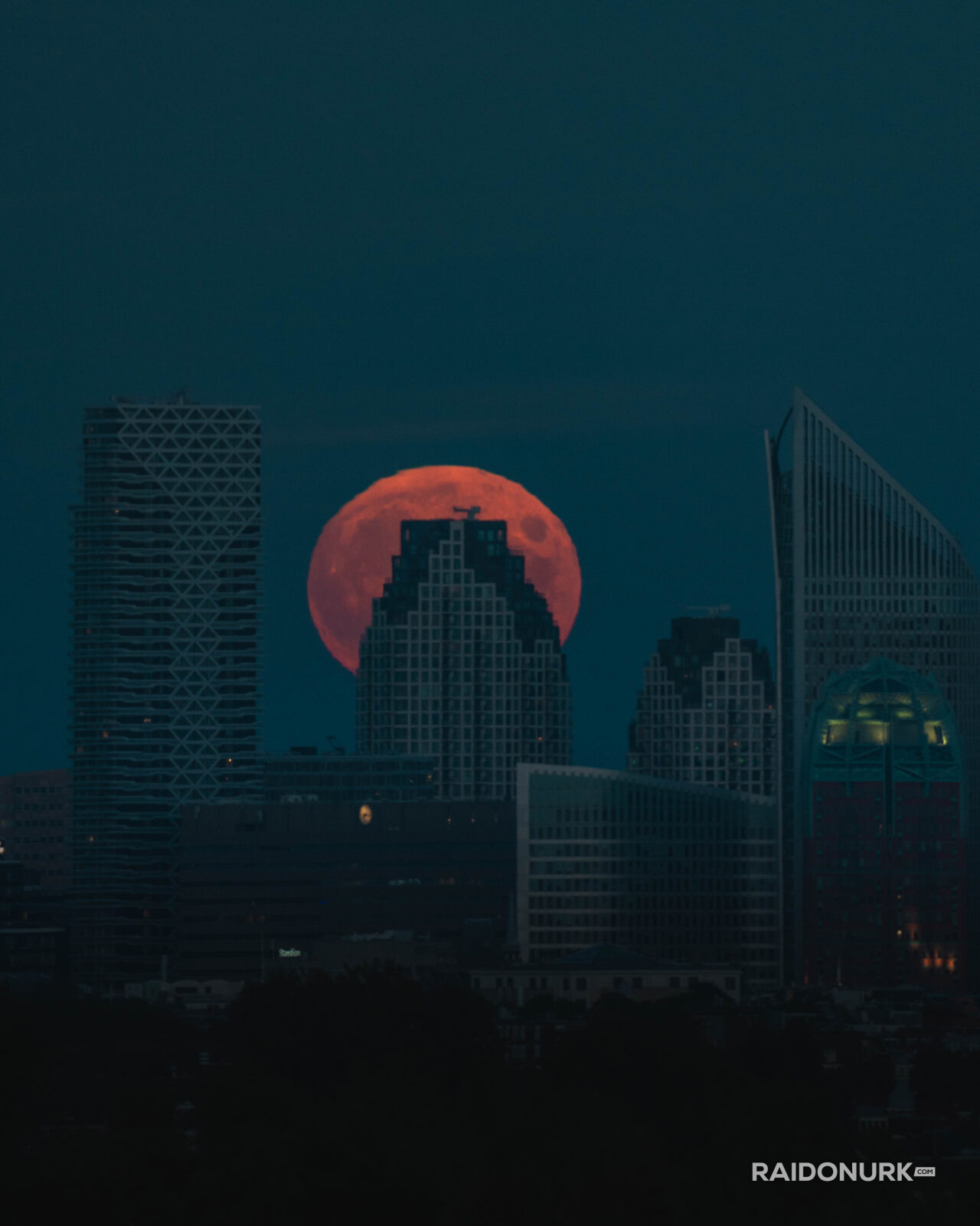 Hunters moon, Den Haag, The Hague, full moon, moon, The Netherlands, cityscape