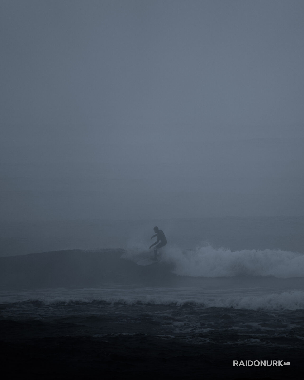 surfing, surfing photos, dystopia, surf, wavesurfing photos, grim surfing photos, dark surfing photos, eerie, dark edit, scheveningen, scheveningen surf, scheveningen beach, scheveningen strand