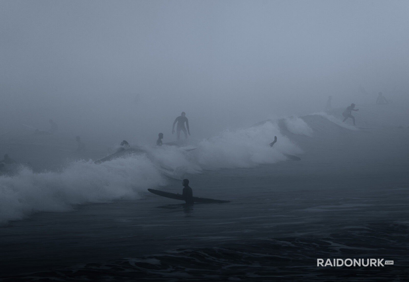 surfing, surfing photos, dystopia, surf, wavesurfing photos, grim surfing photos, dark surfing photos, eerie, dark edit, scheveningen, scheveningen surf, scheveningen beach, scheveningen strand