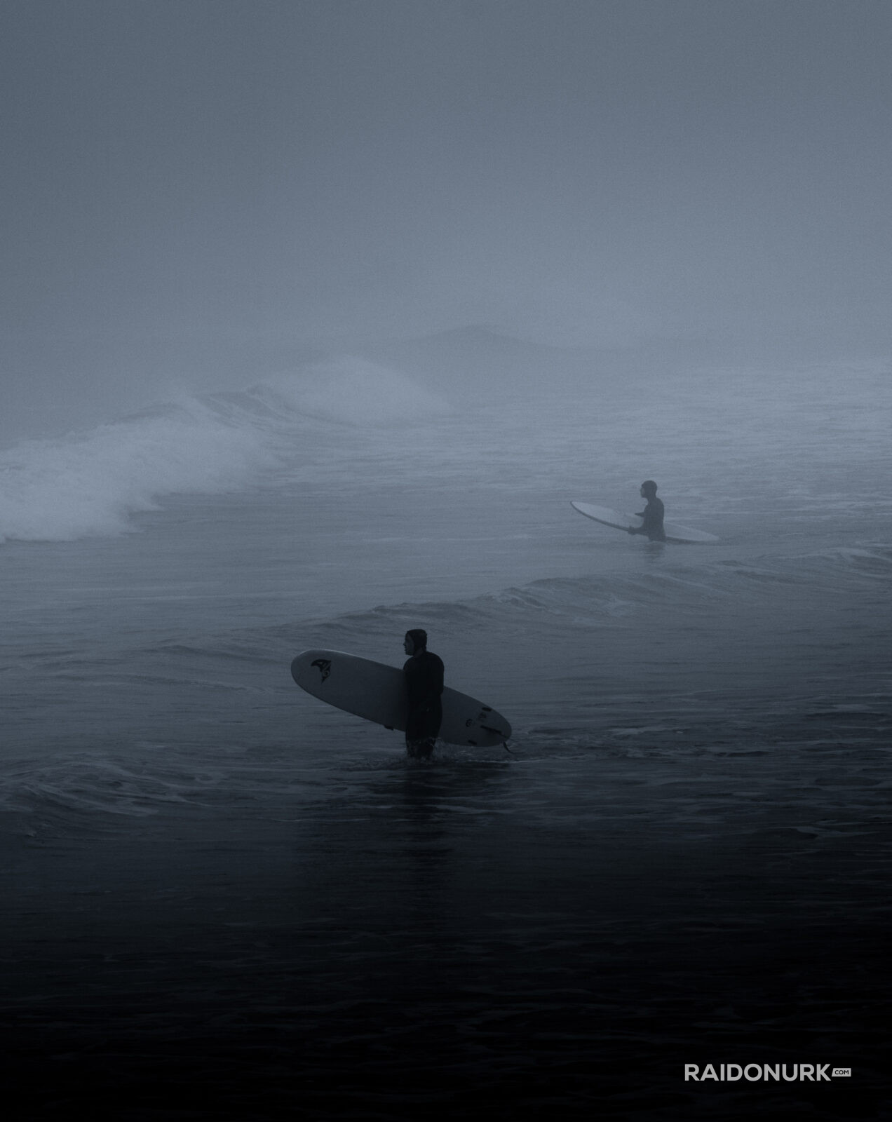 surfing, surfing photos, dystopia, surf, wavesurfing photos, grim surfing photos, dark surfing photos, eerie, dark edit, scheveningen, scheveningen surf, scheveningen beach, scheveningen strand