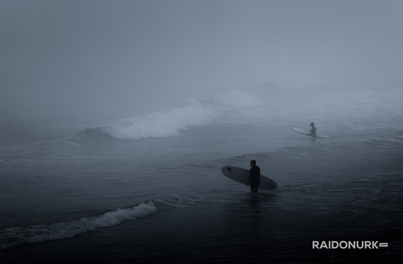 surfing, surfing photos, dystopia, surf, wavesurfing photos, grim surfing photos, dark surfing photos, eerie, dark edit, scheveningen, scheveningen surf, scheveningen beach, scheveningen strand