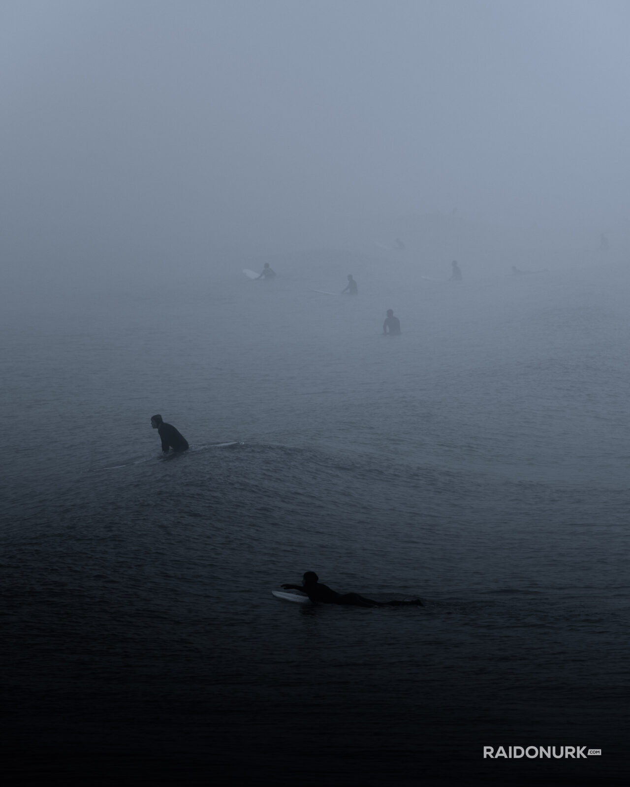 surfing, surfing photos, dystopia, surf, wavesurfing photos, grim surfing photos, dark surfing photos, eerie, dark edit, scheveningen, scheveningen surf, scheveningen beach, scheveningen strand