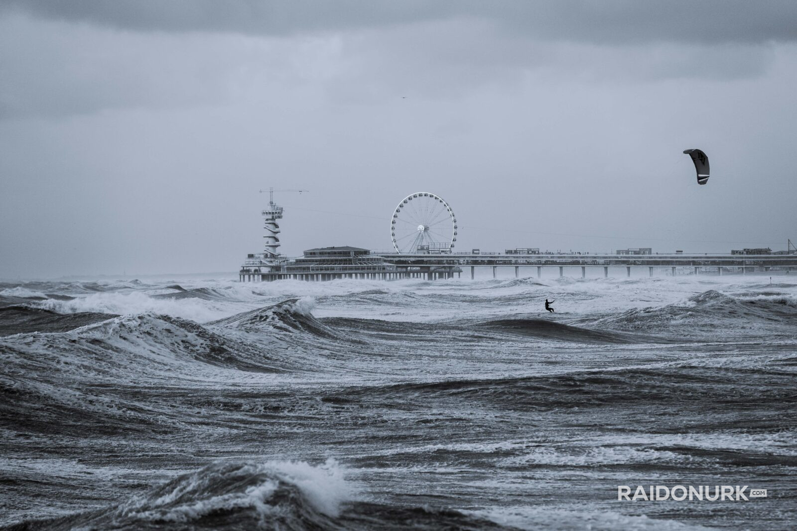 kitesurfing, kitesurfing netherlands, kitesurf, giant waves, scheveningen pier, scheveningen surf, scheveningen kitesurf, kitesurfing netherlands, Hague Scheveniungen Kitesurf, kitesurfen, spordifotograafia