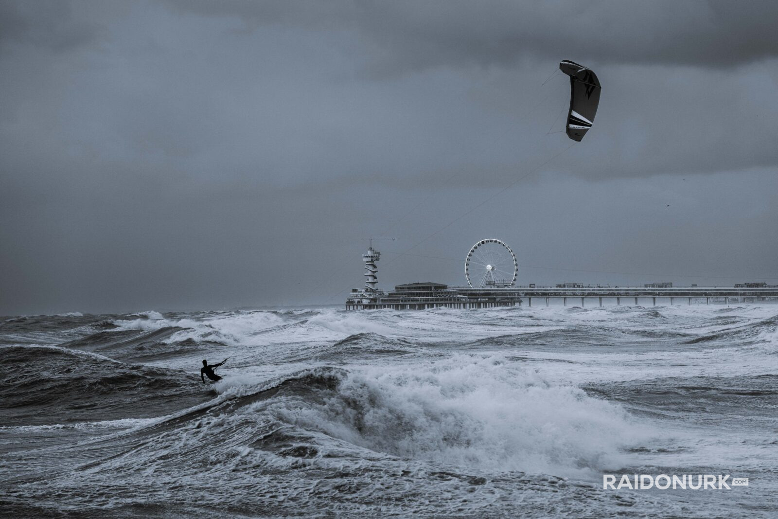 kitesurfing, kitesurfing netherlands, kitesurf, giant waves, scheveningen pier, scheveningen surf, scheveningen kitesurf, kitesurfing netherlands, Hague Scheveniungen Kitesurf, kitesurfen, spordifotograafia