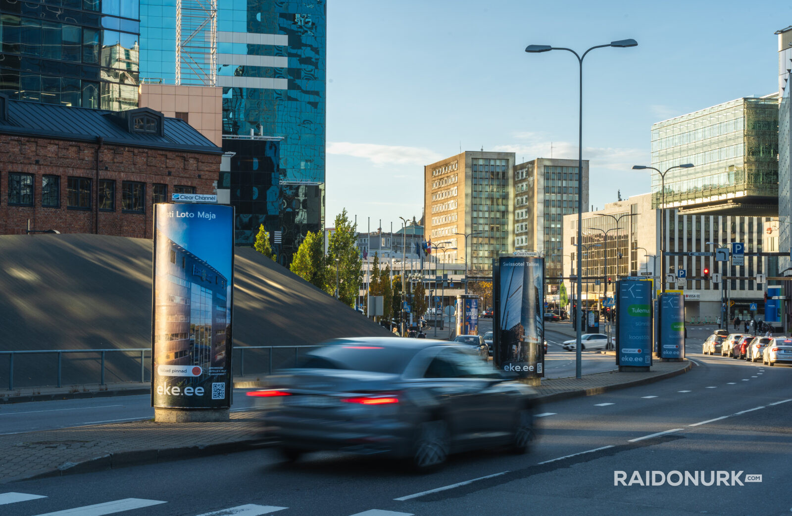 Professionaalne reklaamifotograafia Tallinna linnaruumi välireklaampindadest – jäädvustused kampaaniatest, mis toovad esile asukoha, nähtavuse ja visuaalse mõju. Reklaamifotograaf