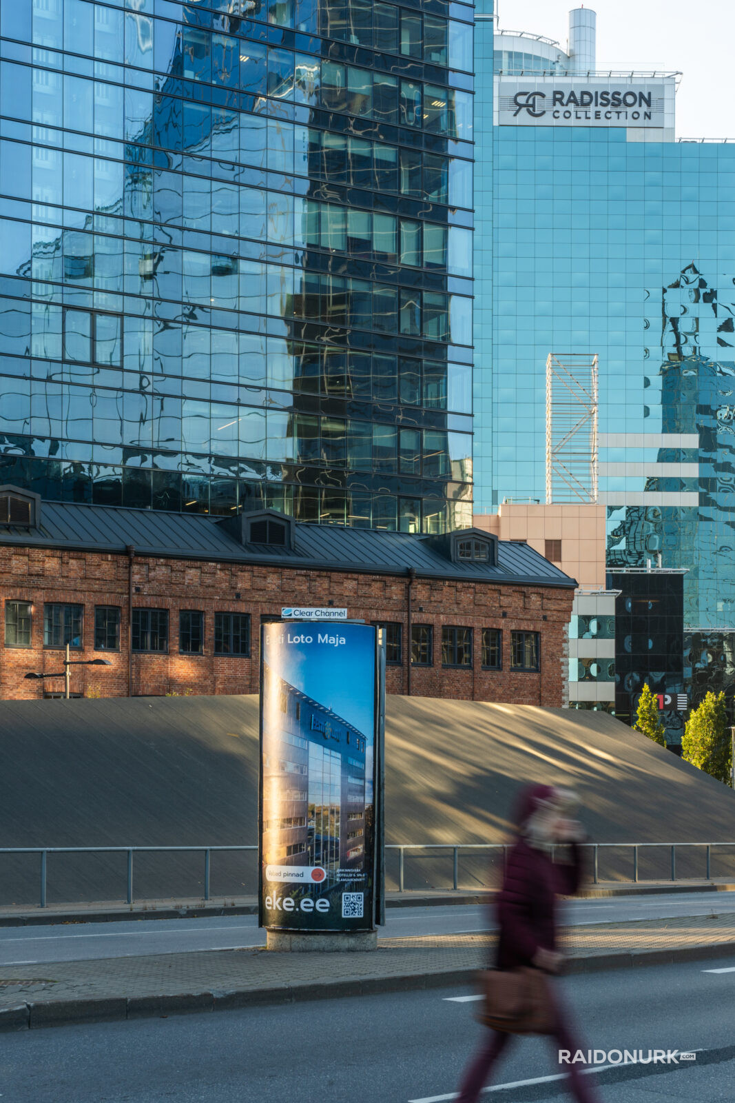 Professionaalne reklaamifotograafia Tallinna linnaruumi välireklaampindadest – jäädvustused kampaaniatest, mis toovad esile asukoha, nähtavuse ja visuaalse mõju. Reklaamifotograaf