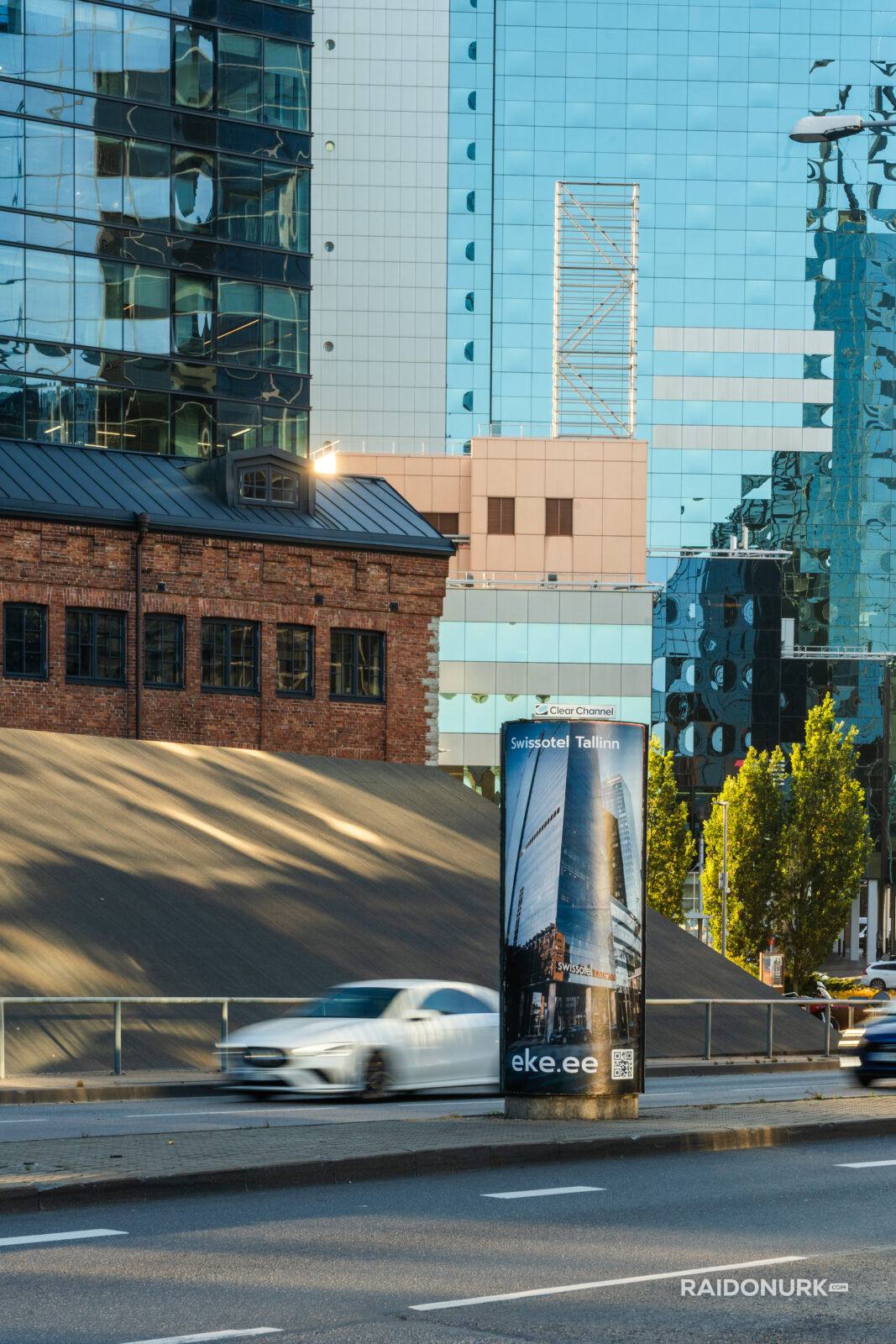 Professionaalne reklaamifotograafia Tallinna linnaruumi välireklaampindadest – jäädvustused kampaaniatest, mis toovad esile asukoha, nähtavuse ja visuaalse mõju. Reklaamifotograaf