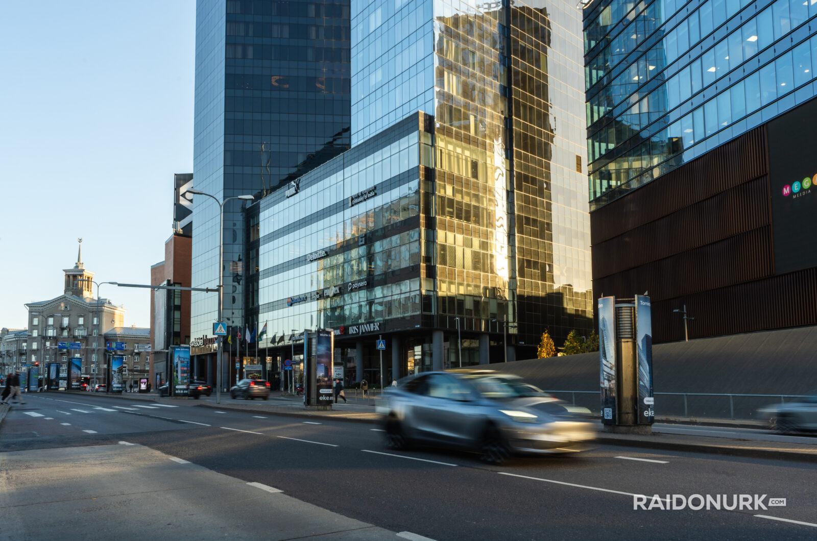 Professionaalne reklaamifotograafia Tallinna linnaruumi välireklaampindadest – jäädvustused kampaaniatest, mis toovad esile asukoha, nähtavuse ja visuaalse mõju. Reklaamifotograaf