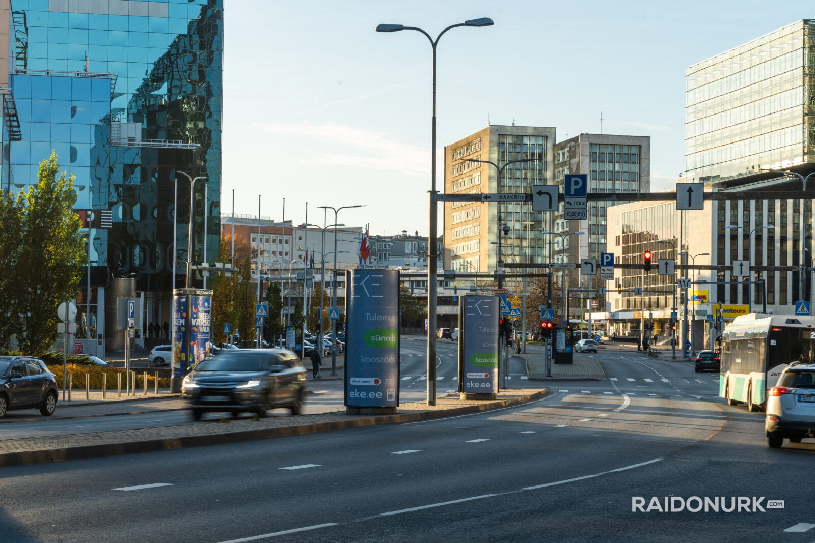 Professionaalne reklaamifotograafia Tallinna linnaruumi välireklaampindadest – jäädvustused kampaaniatest, mis toovad esile asukoha, nähtavuse ja visuaalse mõju. Reklaamifotograaf