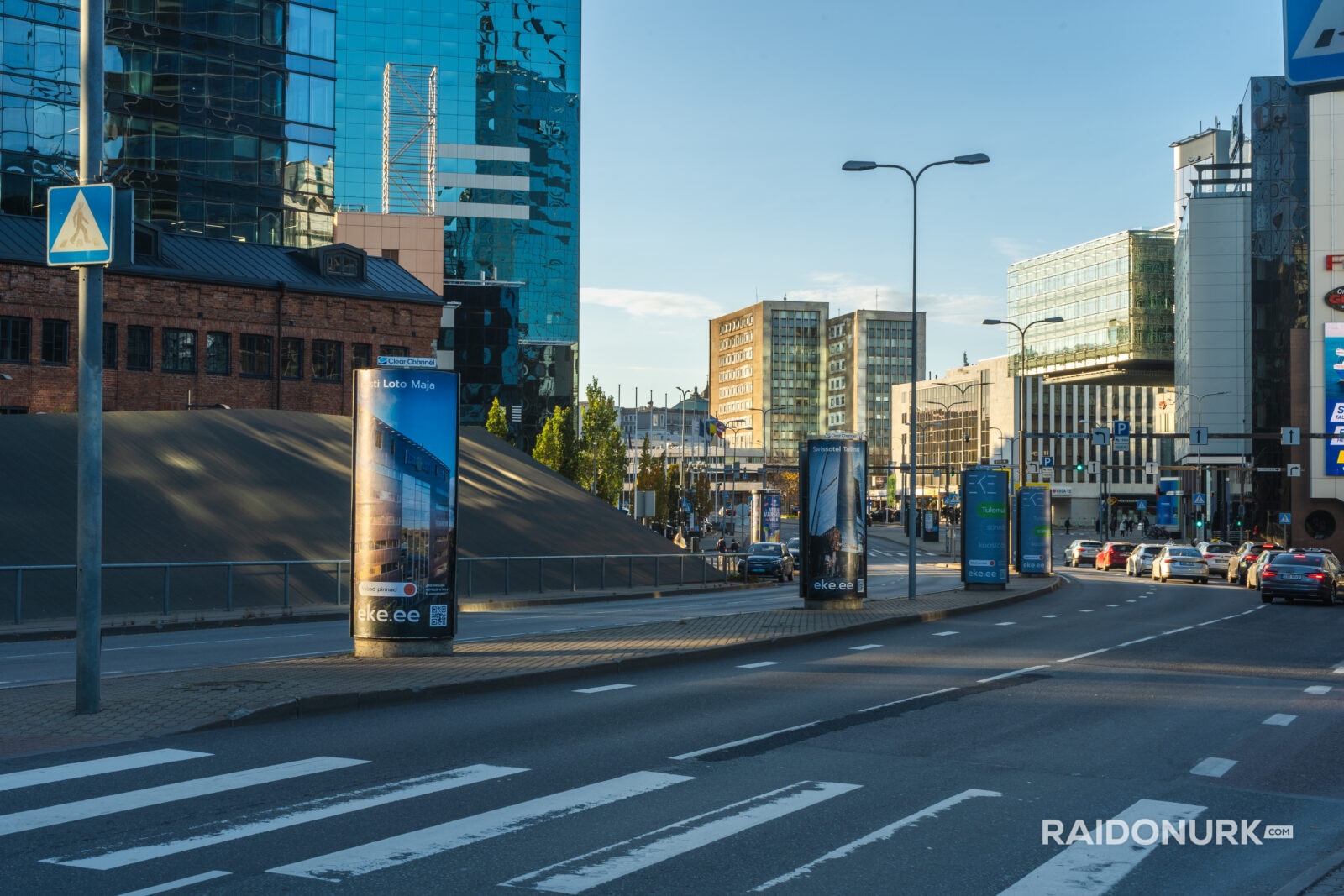 Professionaalne reklaamifotograafia Tallinna linnaruumi välireklaampindadest – jäädvustused kampaaniatest, mis toovad esile asukoha, nähtavuse ja visuaalse mõju. Reklaamifotograaf