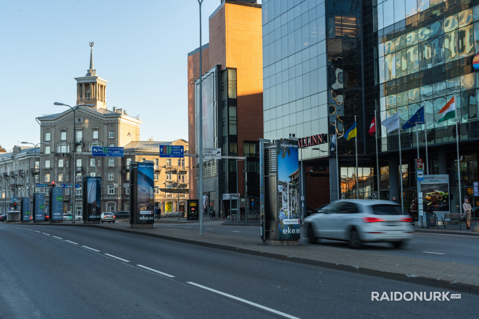 Professionaalne reklaamifotograafia Tallinna linnaruumi välireklaampindadest – jäädvustused kampaaniatest, mis toovad esile asukoha, nähtavuse ja visuaalse mõju. Reklaamifotograaf